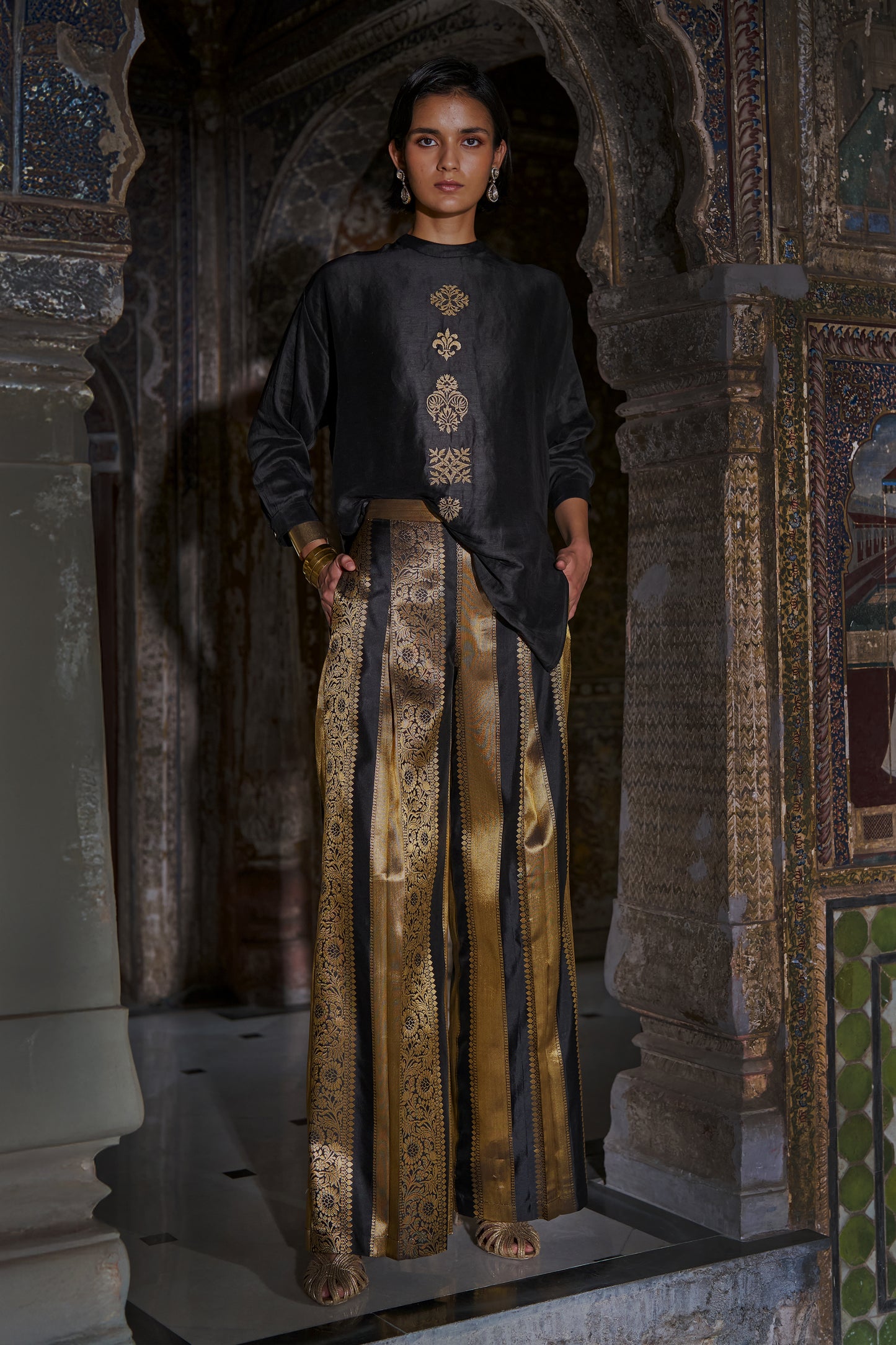 EMBROIDERED MOTIF BOXY SHIRT