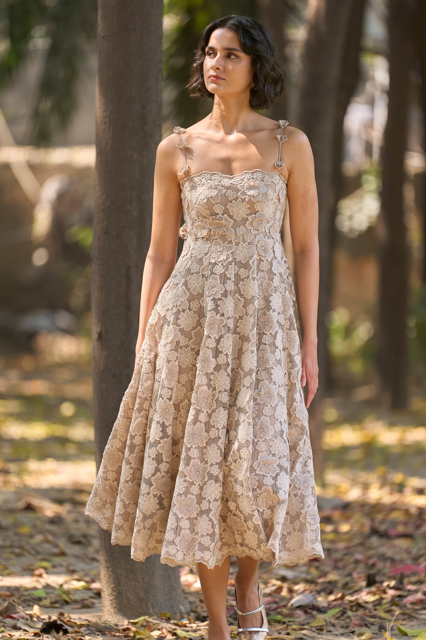 FLORAL APPLIQUÉ LACE MIDI