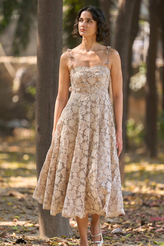FLORAL APPLIQUÉ LACE MIDI dash and dot