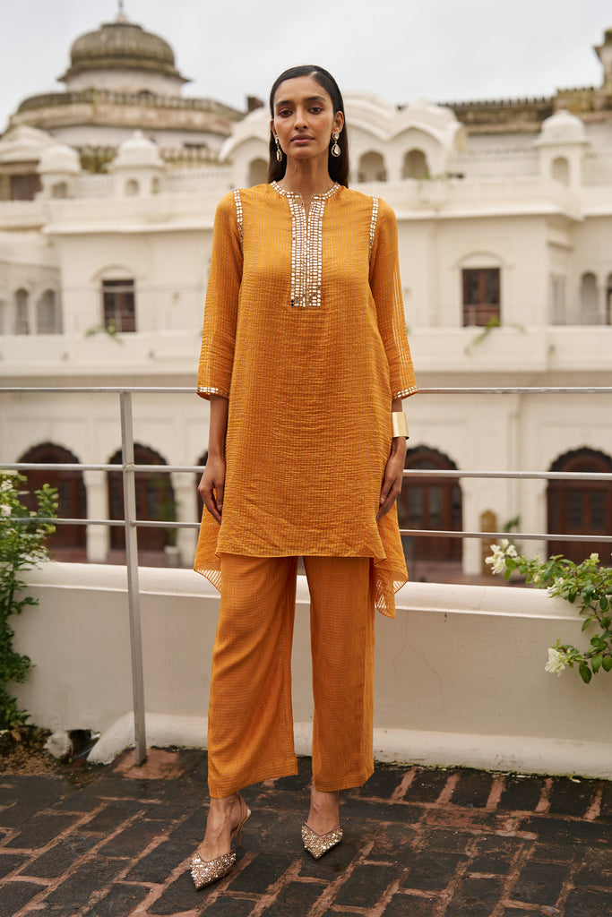 MIRROR TISSUE UNEVEN HEM TOP dash and dot