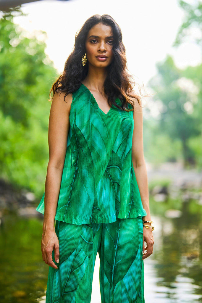 PLEATED PRINT TOP - dash and dot dash and dot