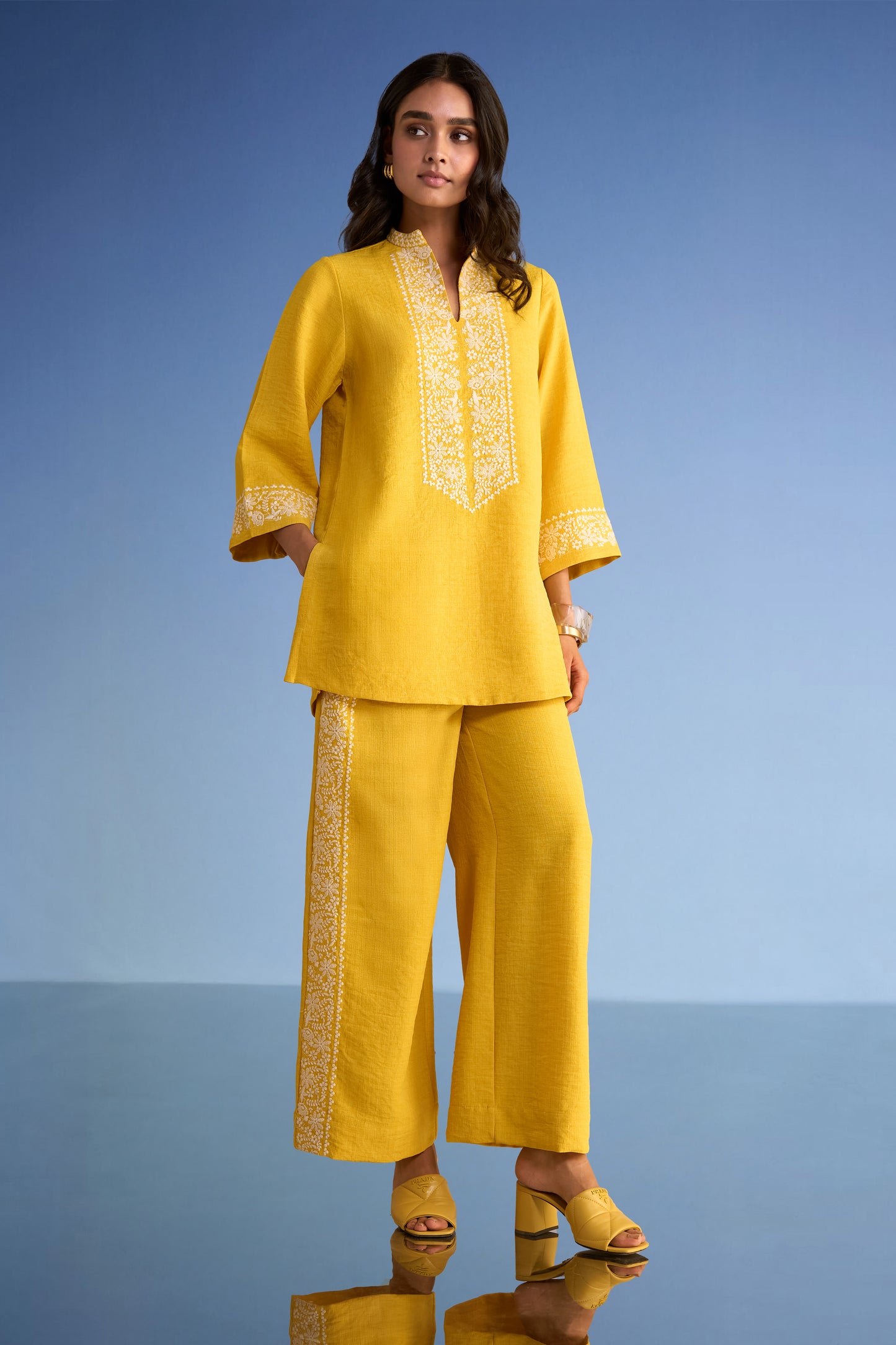 EMBROIDERED LINEN-TEXTURED LONGLINE TOP