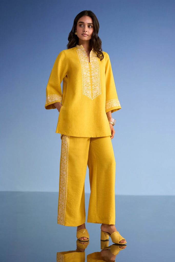 EMBROIDERED LINEN-TEXTURED LONGLINE TOP dash and dot