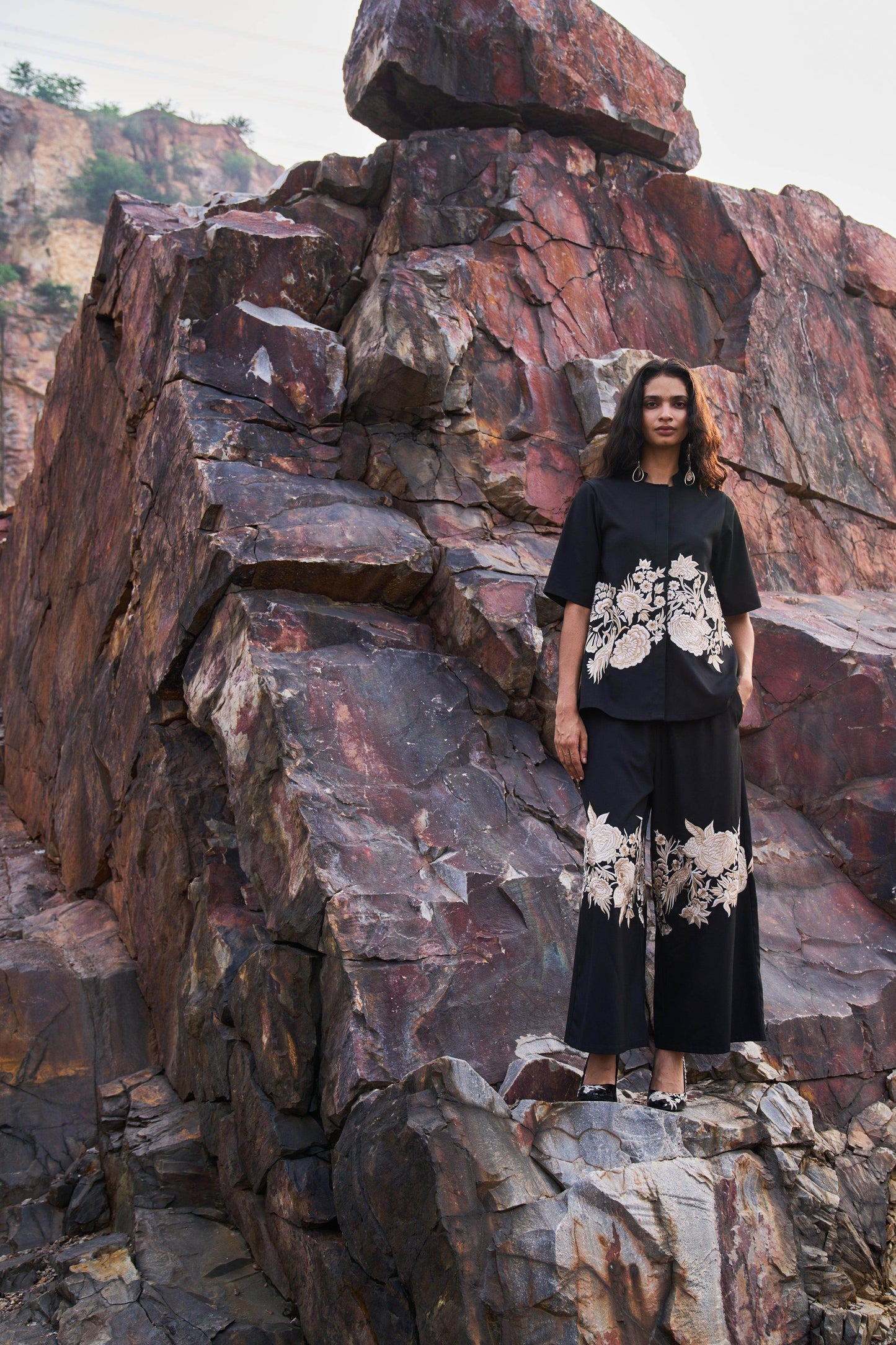 PLACEMENT EMBROIDERED SET - dash and dot