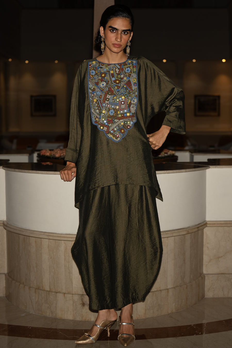 EMBROIDERED BIB TOP & TEXTURED BARREL PANT