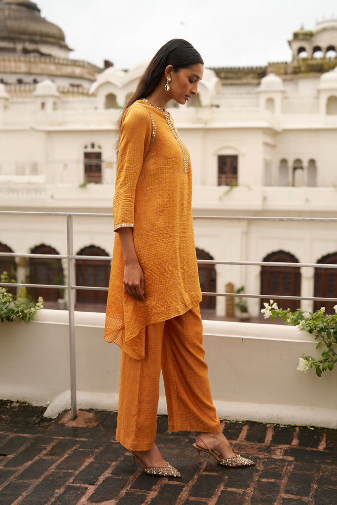 MIRROR TISSUE UNEVEN HEM TOP dash and dot