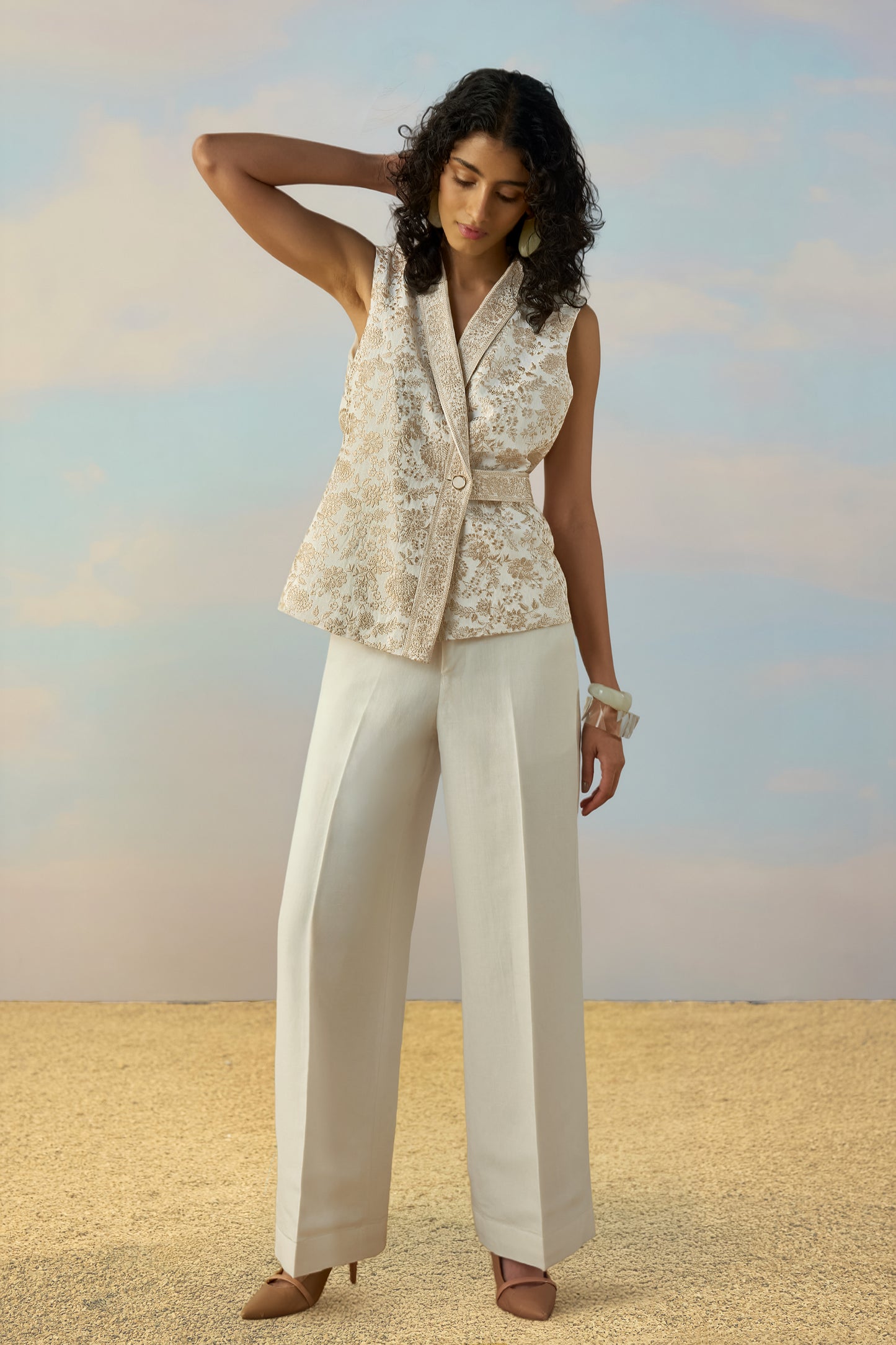 LINEN EMBROIDERED WAISTCOAT