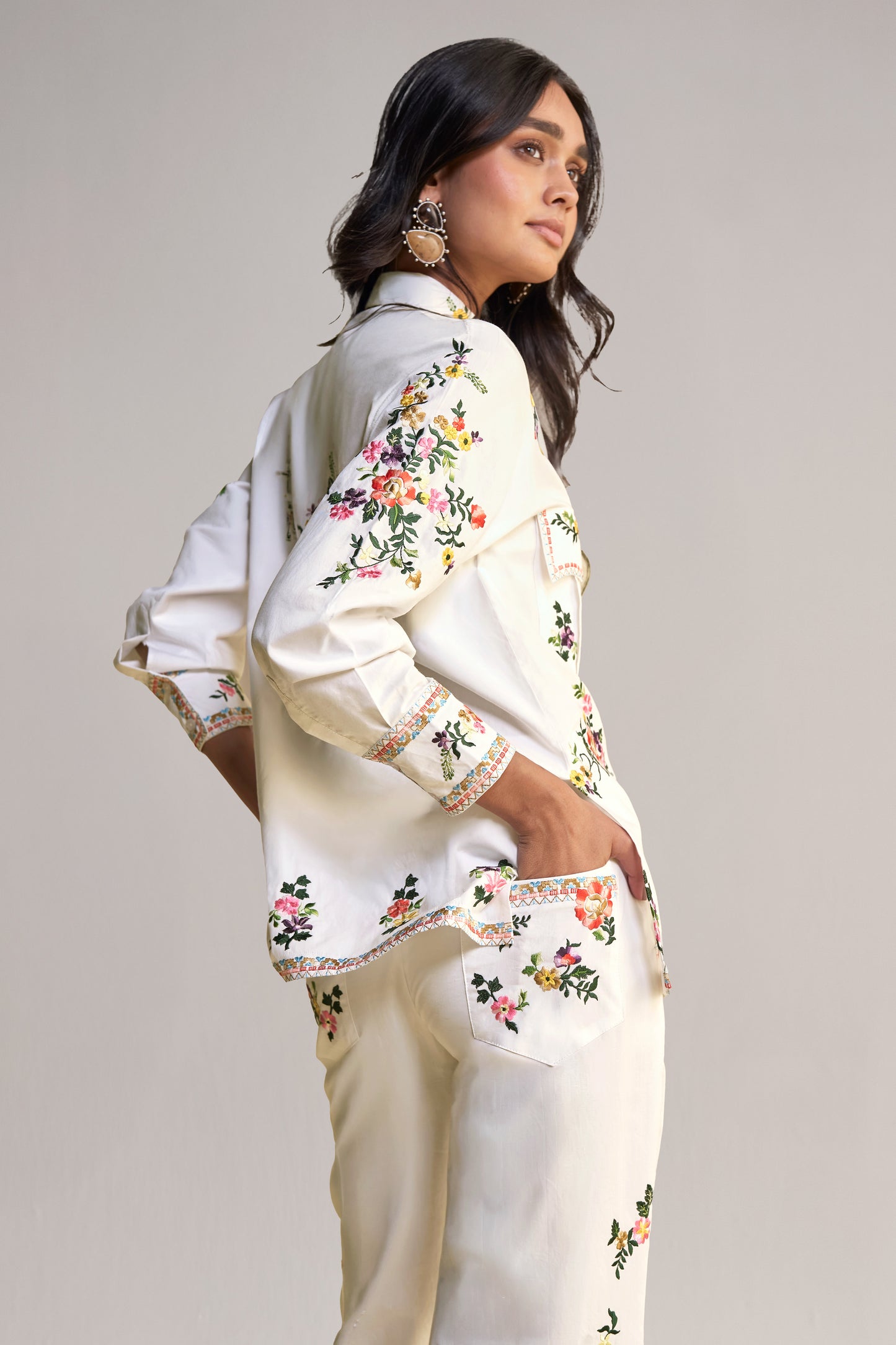 PLACEMENT FLORAL EMBROIDERED POPLIN PANT
