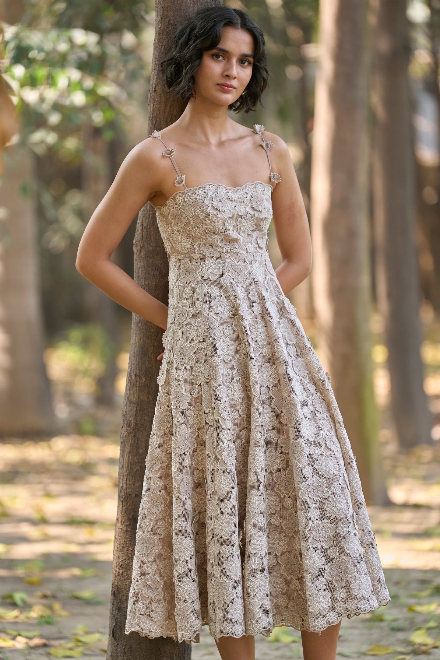 FLORAL APPLIQUÉ LACE MIDI
