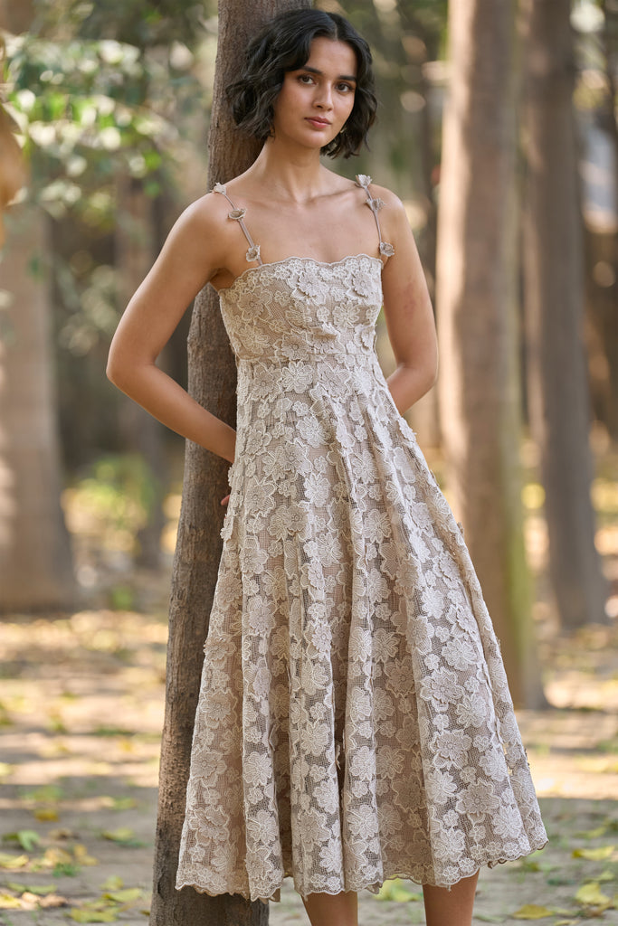 FLORAL APPLIQUÉ LACE MIDI dash and dot