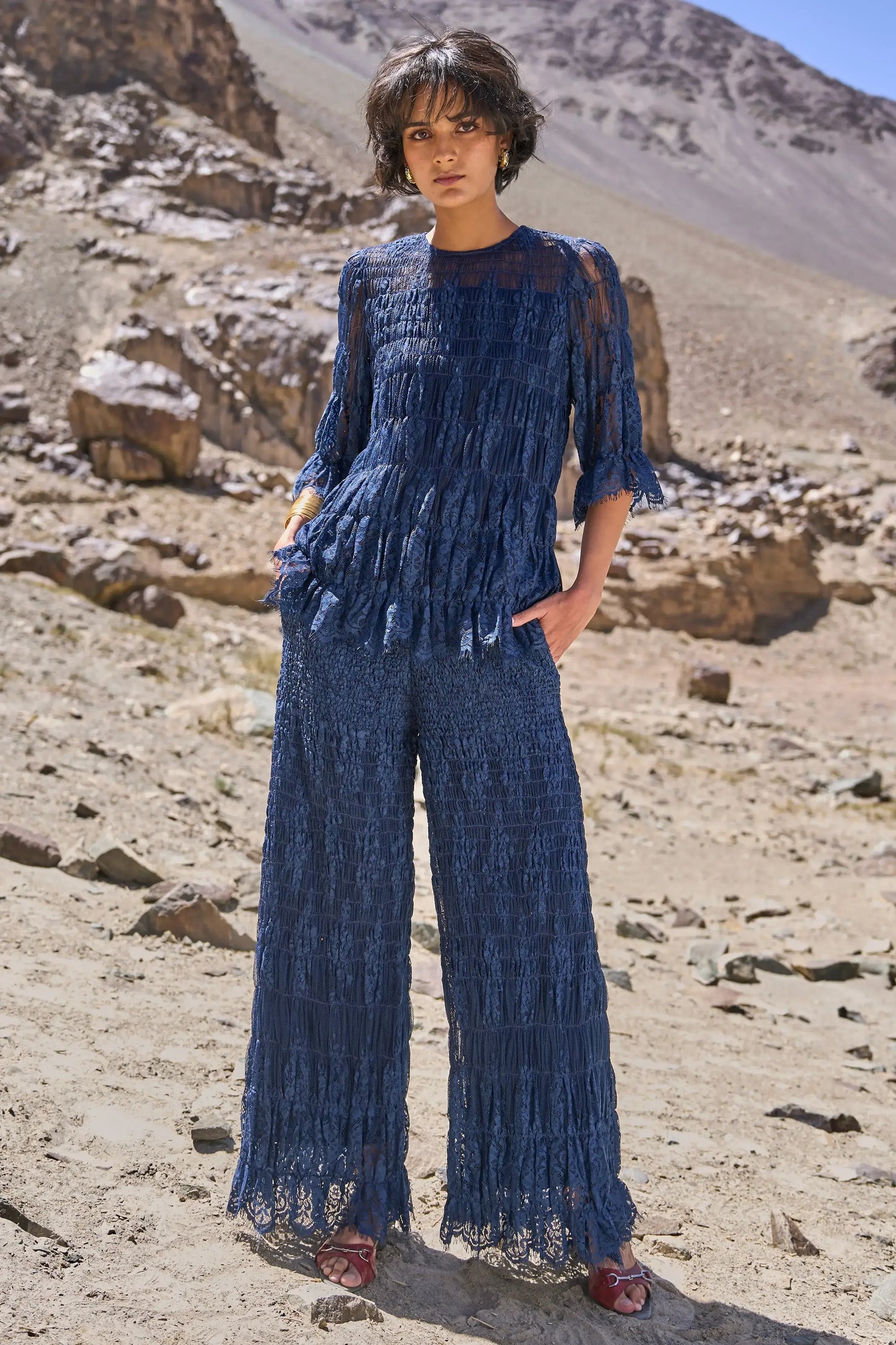 ALLOVER RUCHED LACE TOP