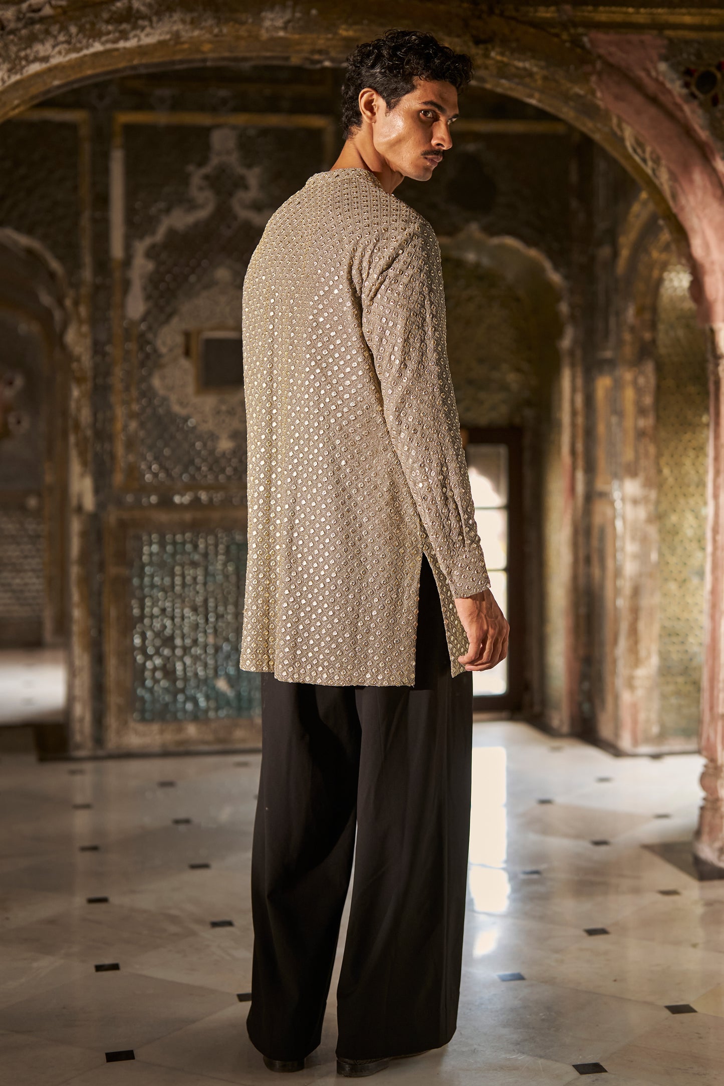 WIDE-LEGGED BLACK PANT