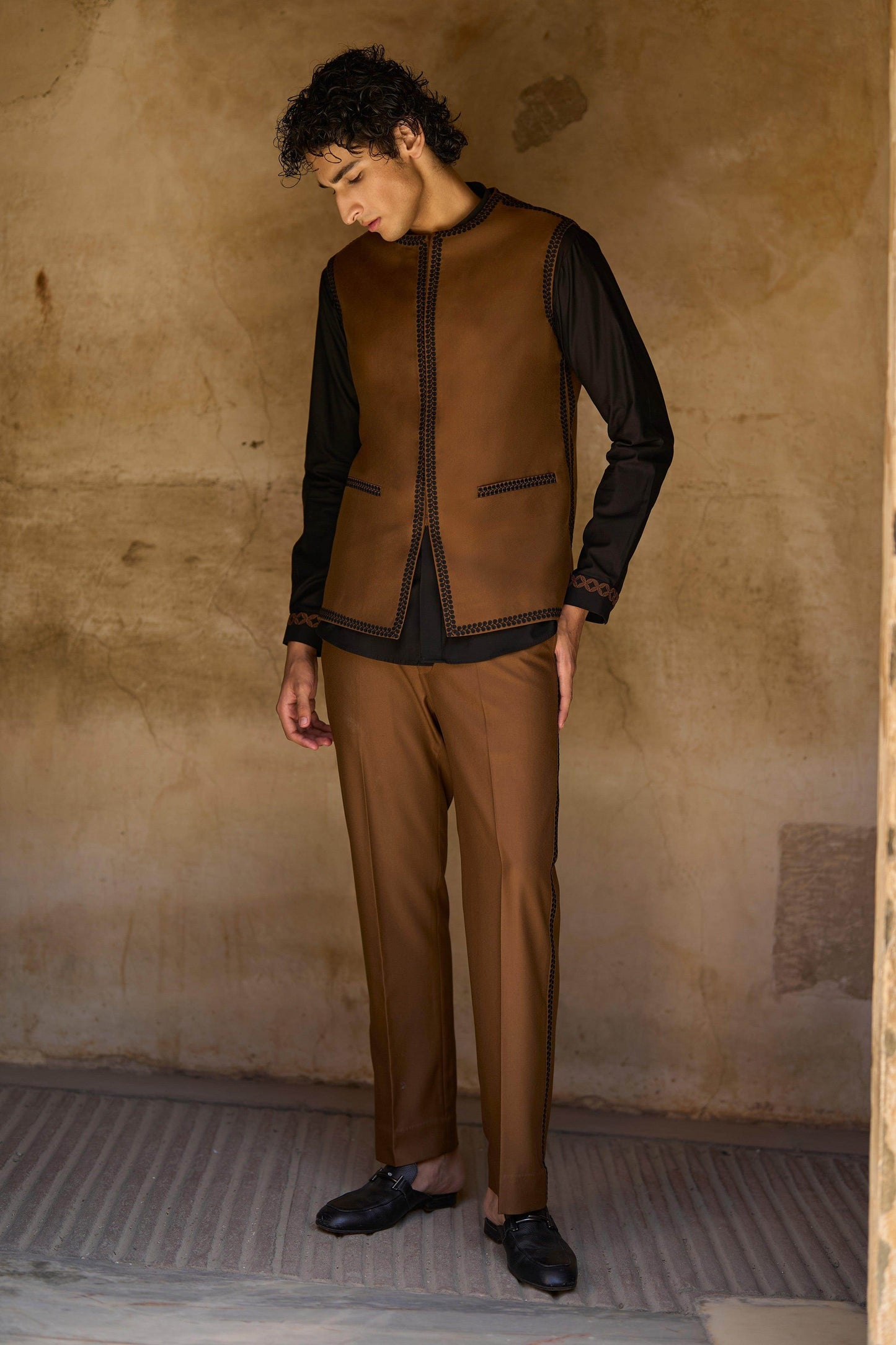 BORDER EMBROIDERED BANDI AND PANT SET - dash and dot