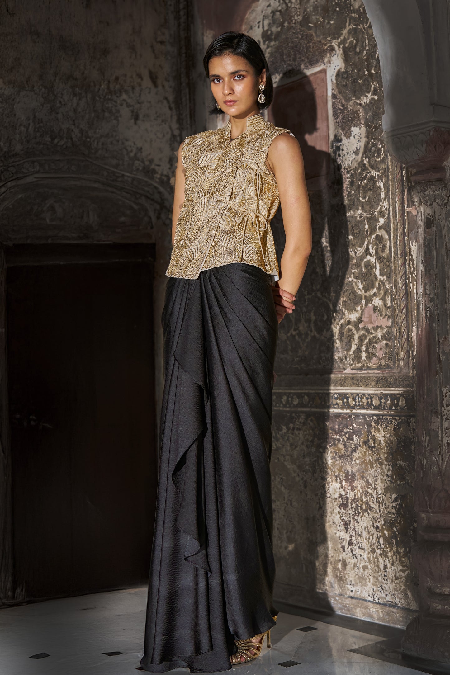 EMBROIDERED SLEEVELESS TOP