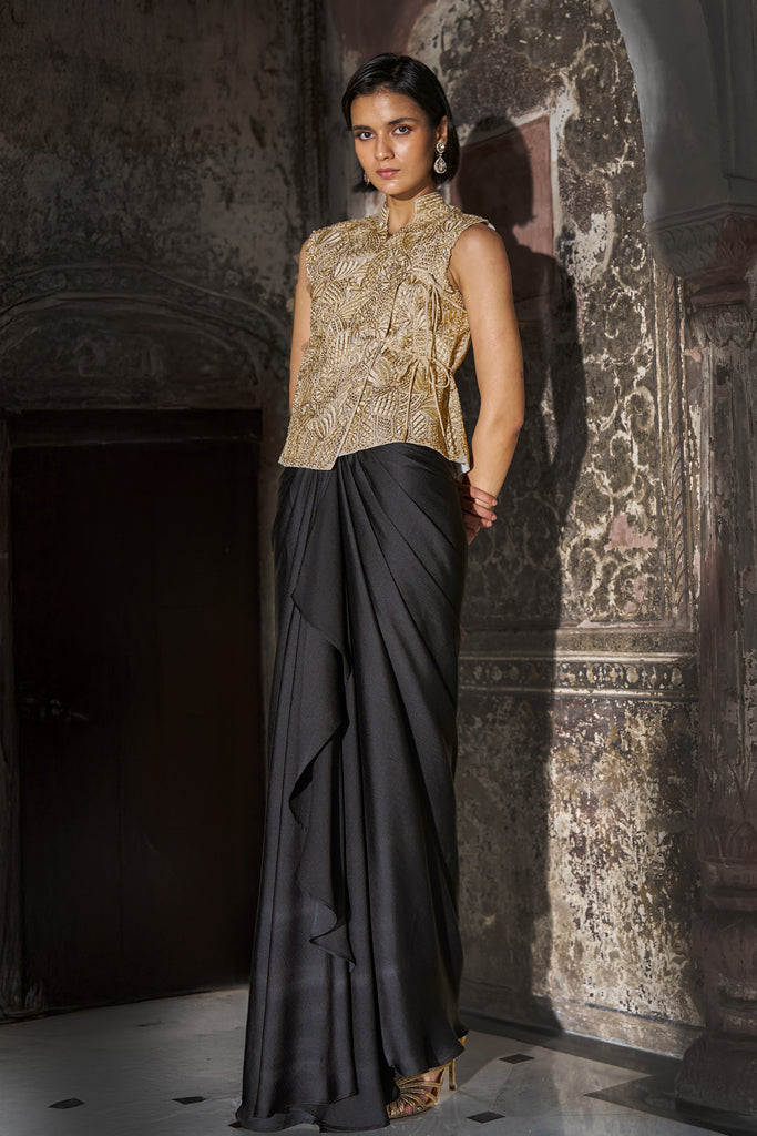 EMBROIDERED SLEEVELESS TOP dash and dot