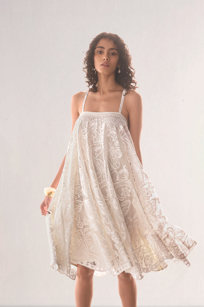 SCALLOPED LACE MINI dash and dot