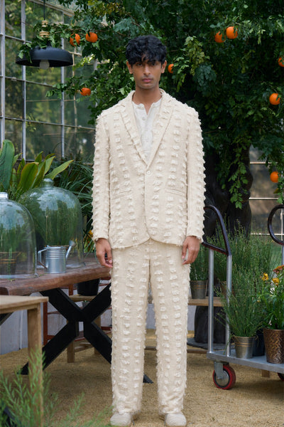TEXTURED FRAYED SUIT