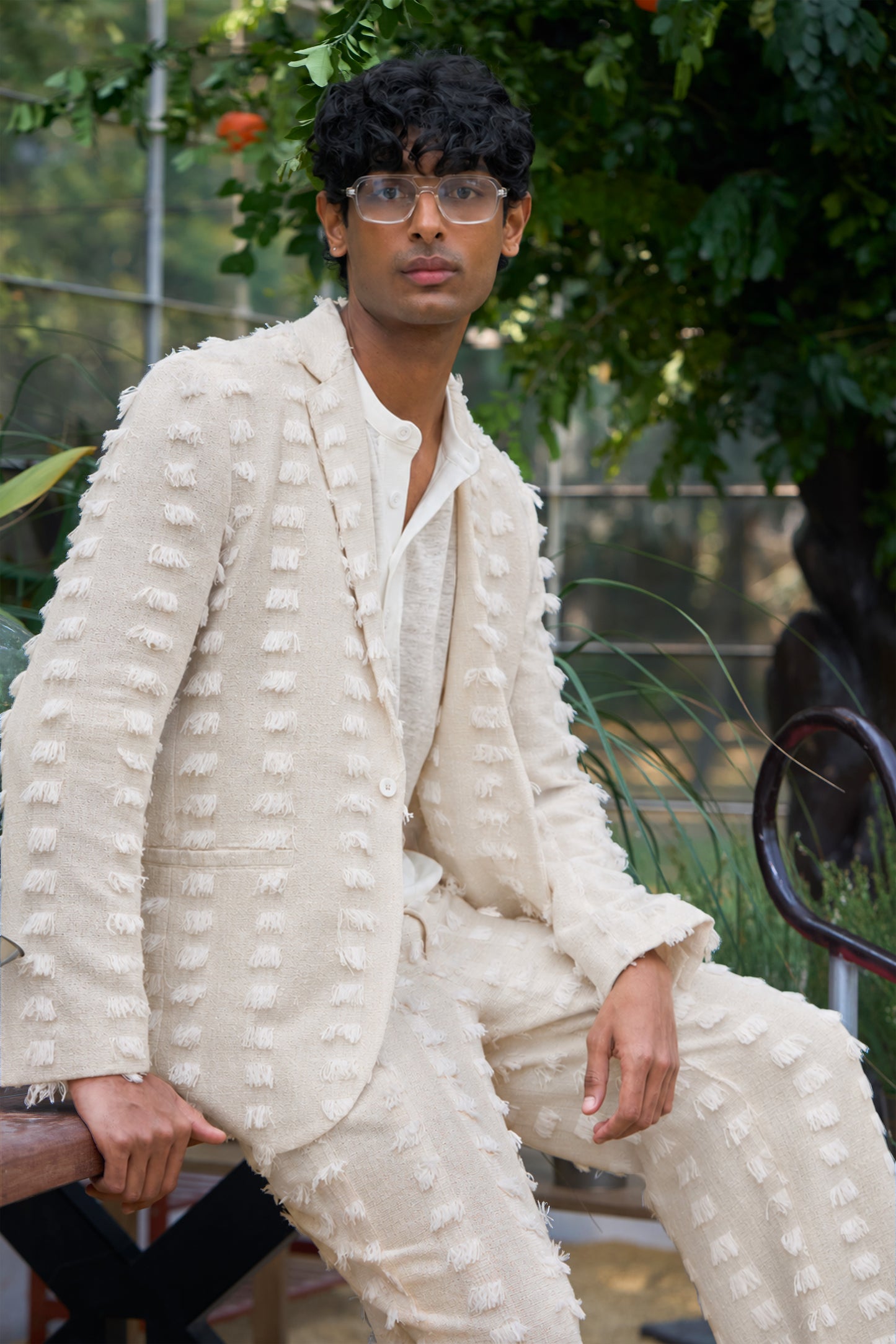 TEXTURED FRAYED BLAZER