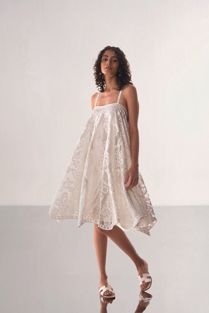 SCALLOPED LACE MINI dash and dot
