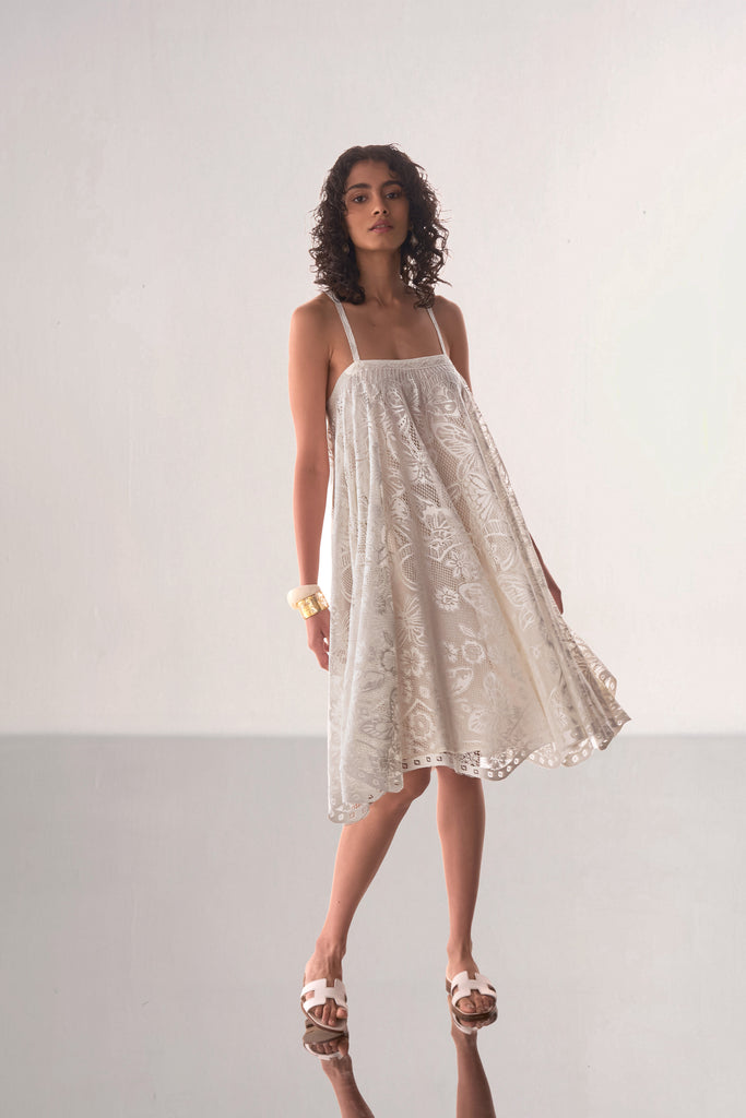 SCALLOPED LACE MINI dash and dot