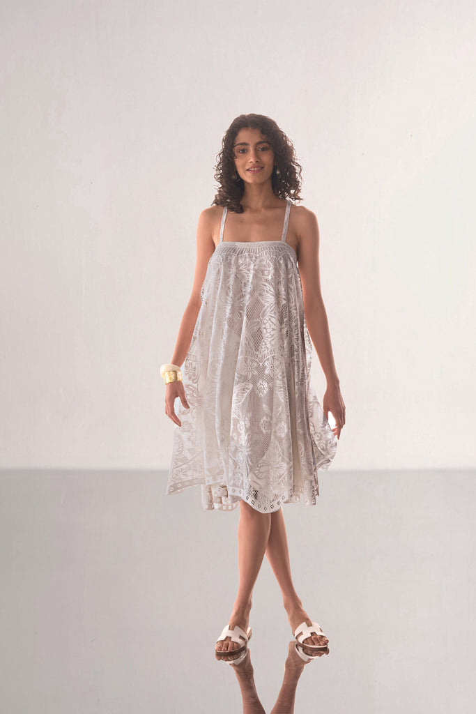 SCALLOPED LACE MINI dash and dot
