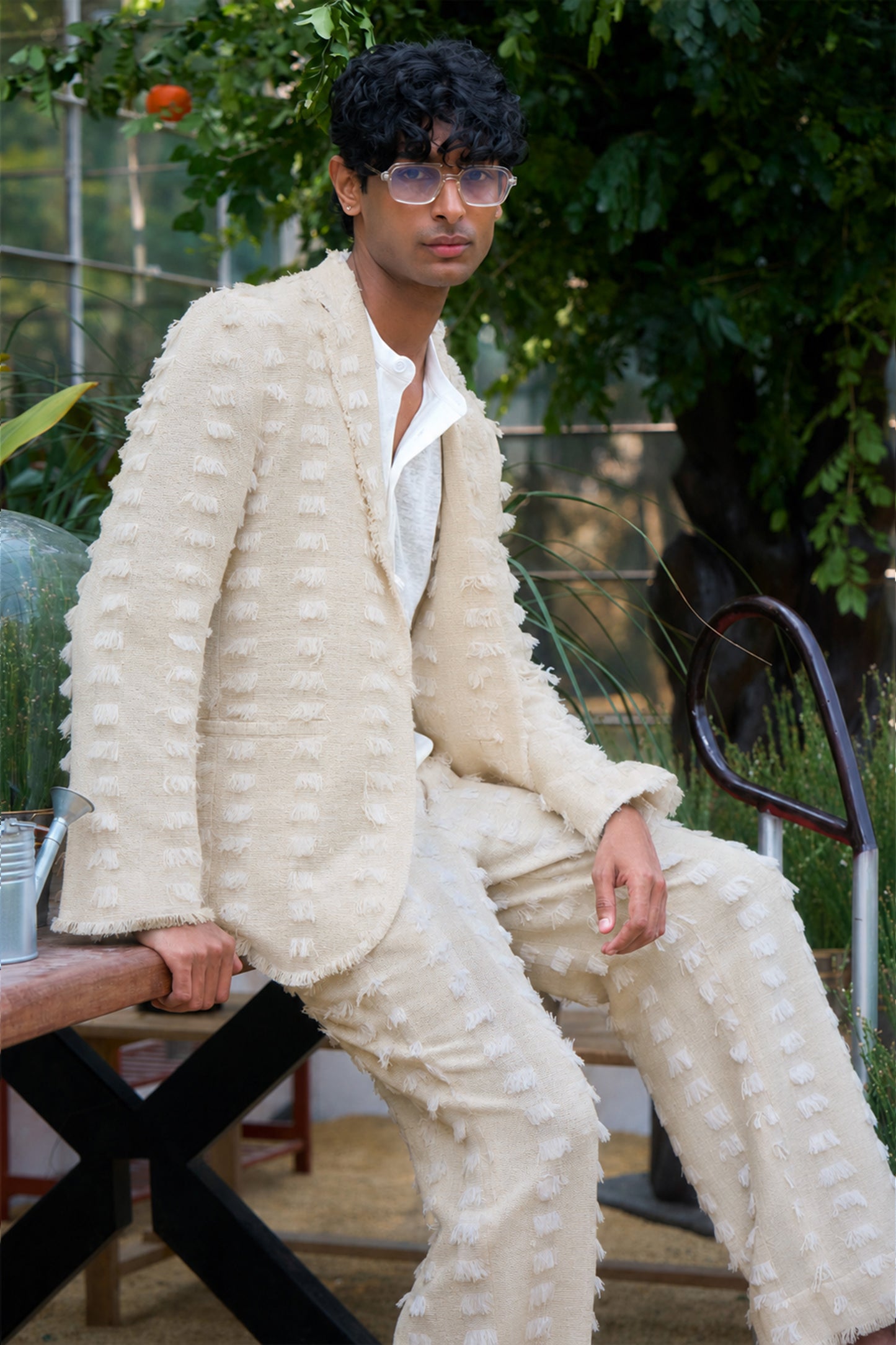 TEXTURED FRAYED BLAZER