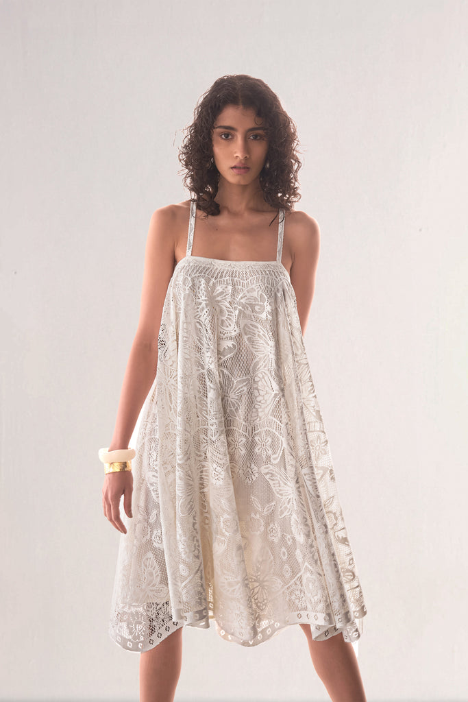 SCALLOPED LACE MINI dash and dot