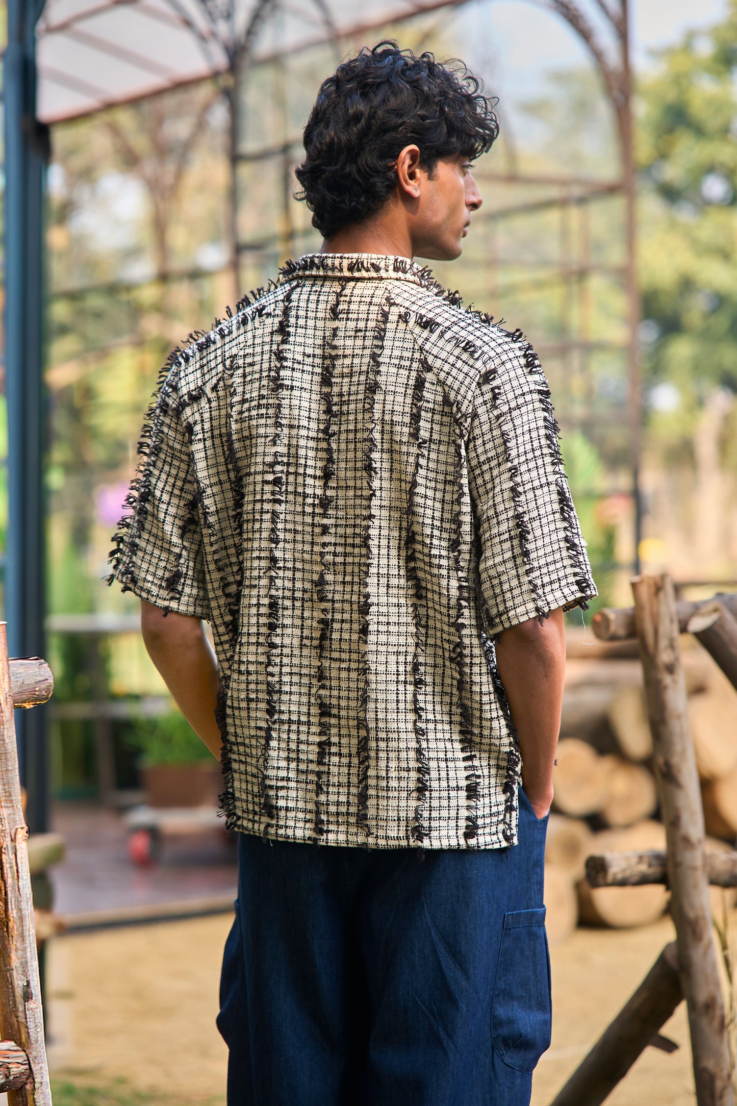 TEXTURED FRAYED SHIRT