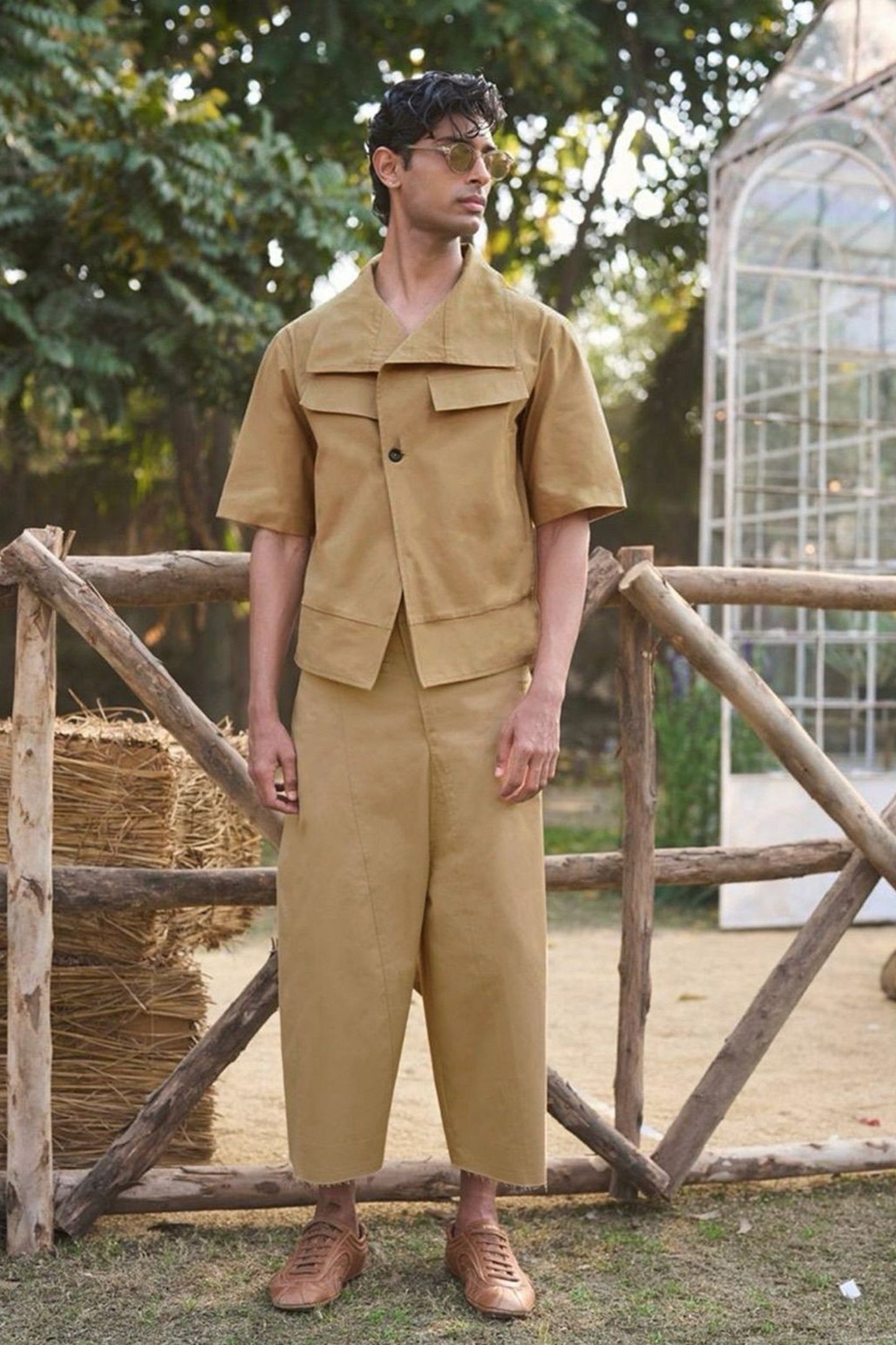ARCHITECTURAL COLLAR POPLIN SHIRT & ASYMMETRIC PANELLED PANT