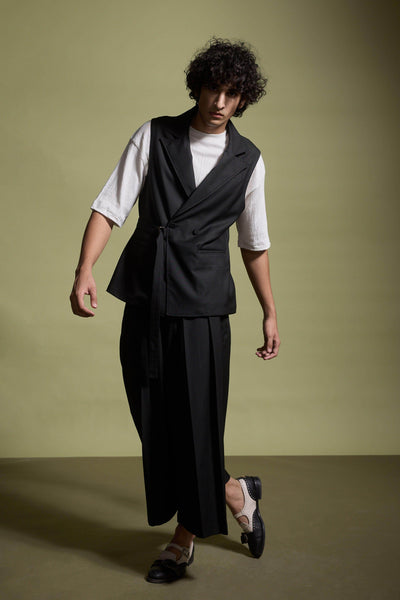 SLEEVELESS BLAZER AND PLEAT PANT SET - dash and dot