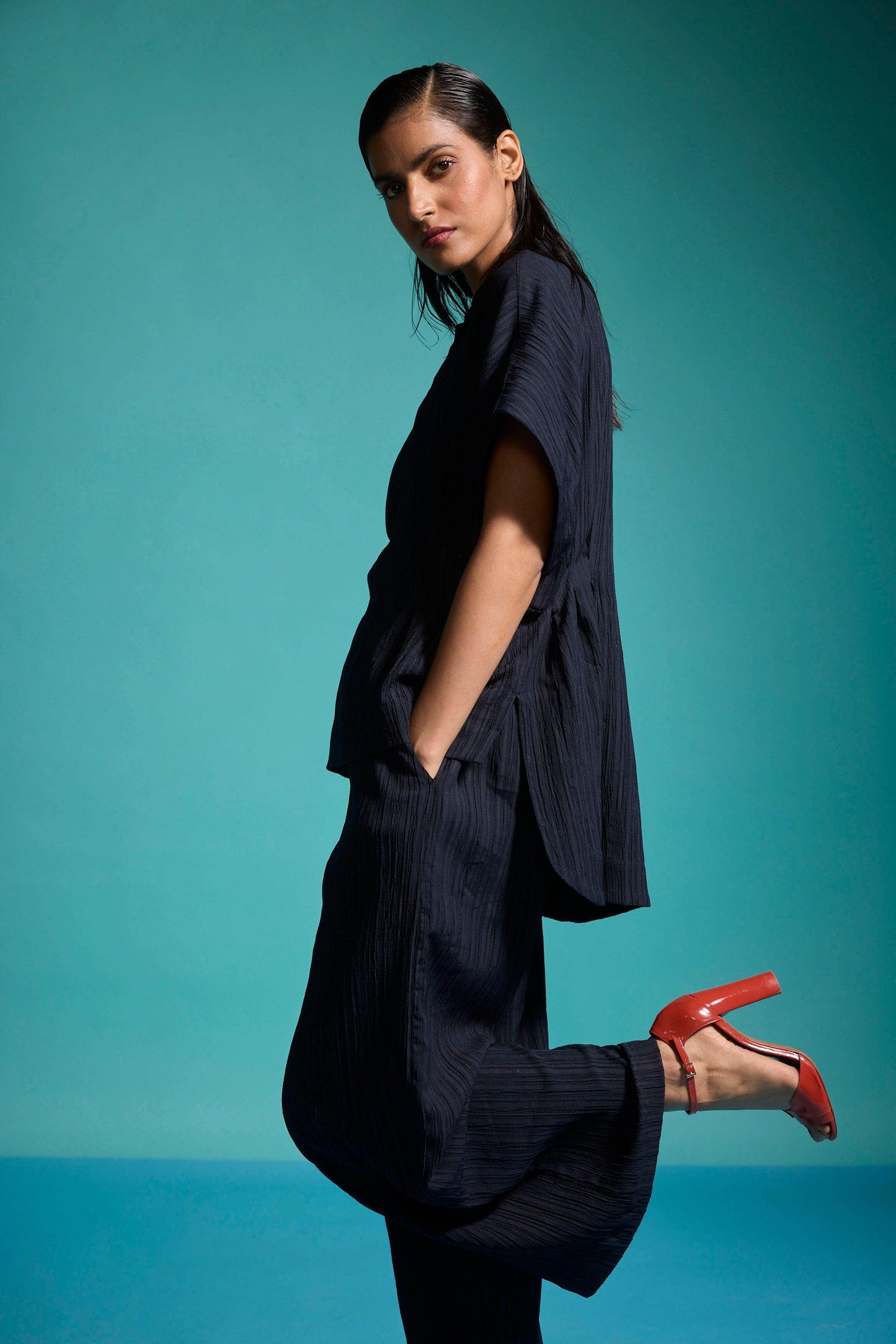 TEXTURED CRINKLE PANT - dash and dot