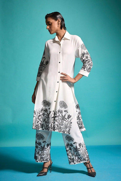 OUTLINE EMBROIDERED SET - dash and dot