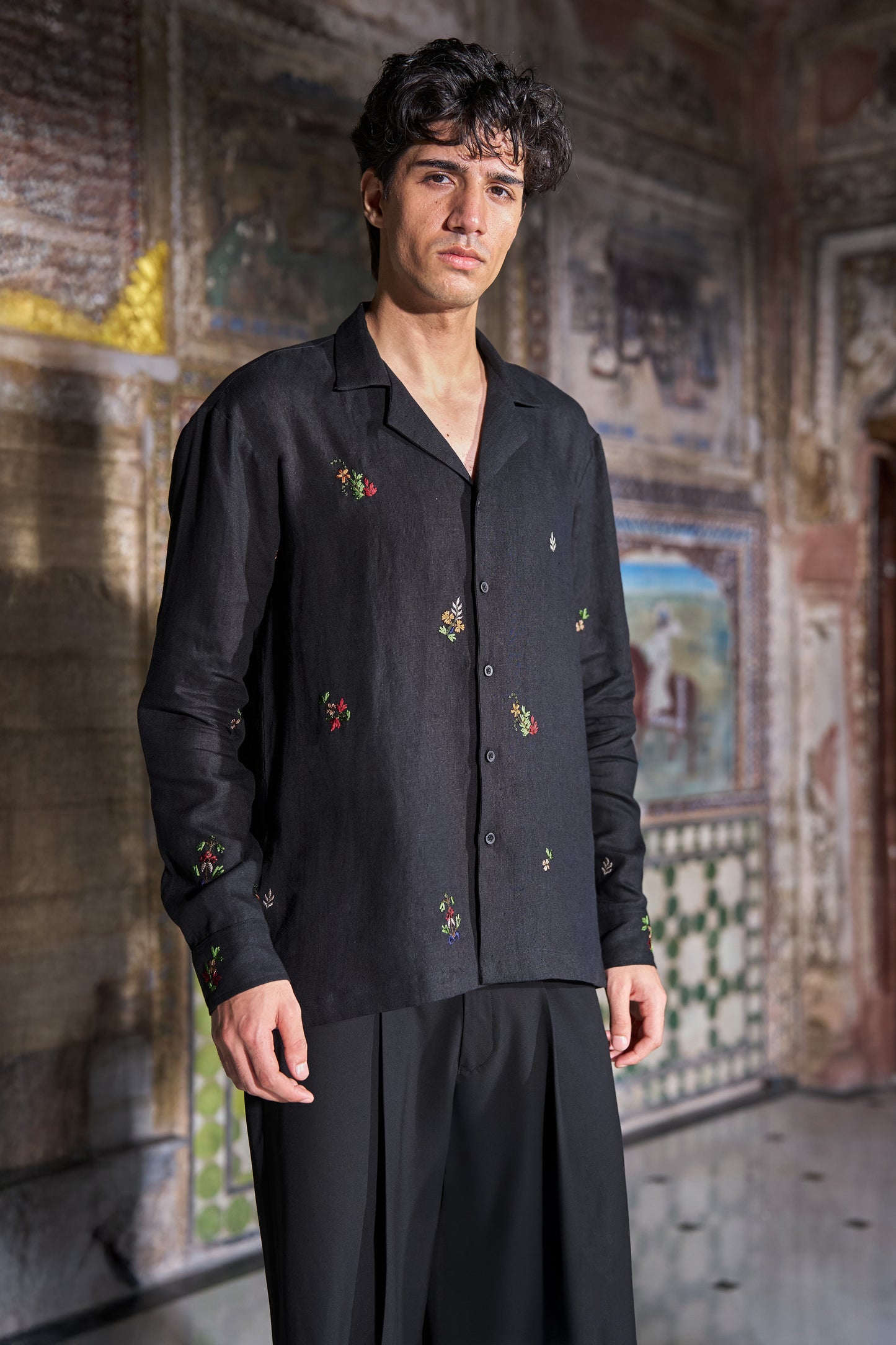 MOTIF EMBROIDERED LINEN SHIRT