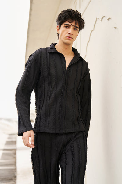 TEXTURED BLACK SHIRT