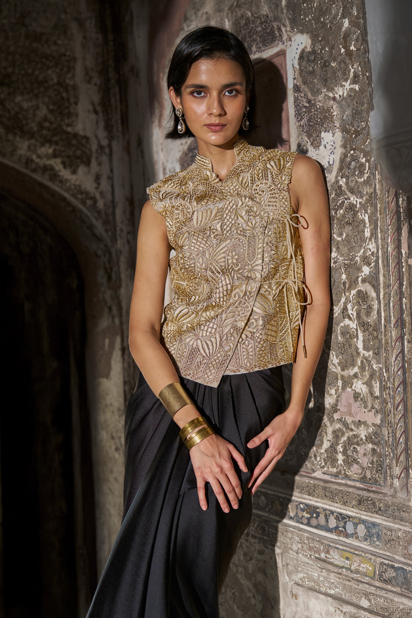 EMBROIDERED SLEEVELESS TOP