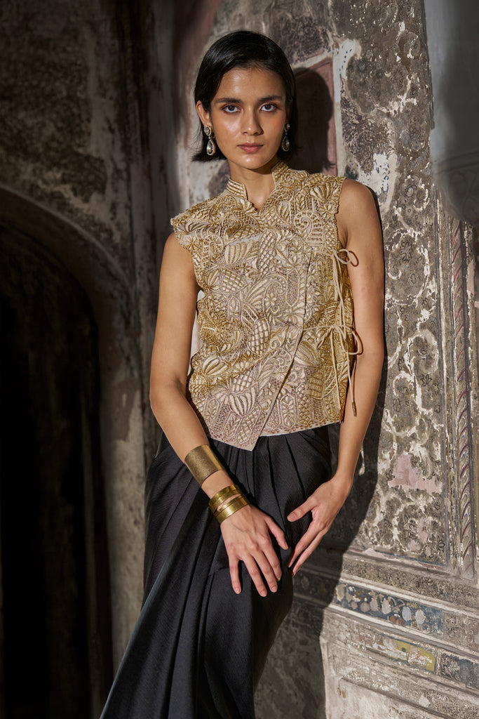 EMBROIDERED SLEEVELESS TOP dash and dot