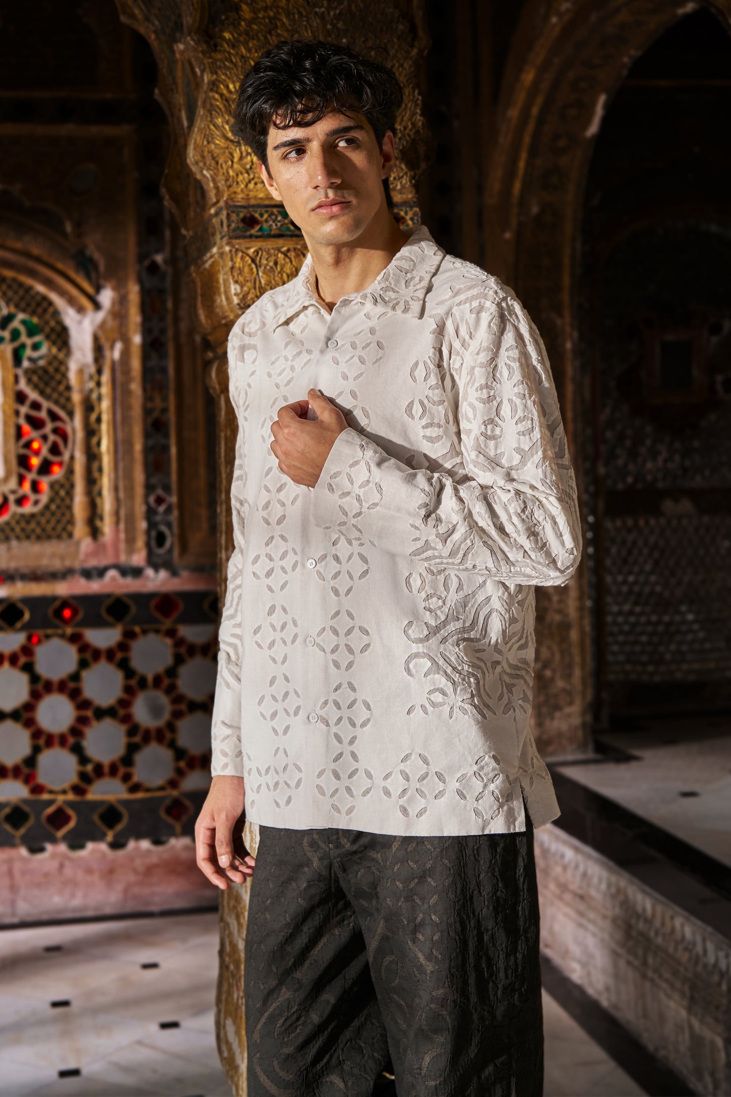 CUTWORK APPLIQUÉ SHIRT