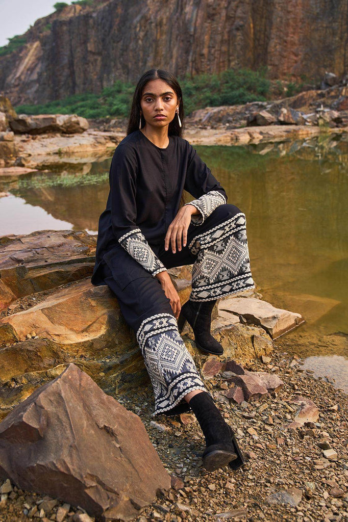 JACQUARD CUFF SET - dash and dot dash and dot