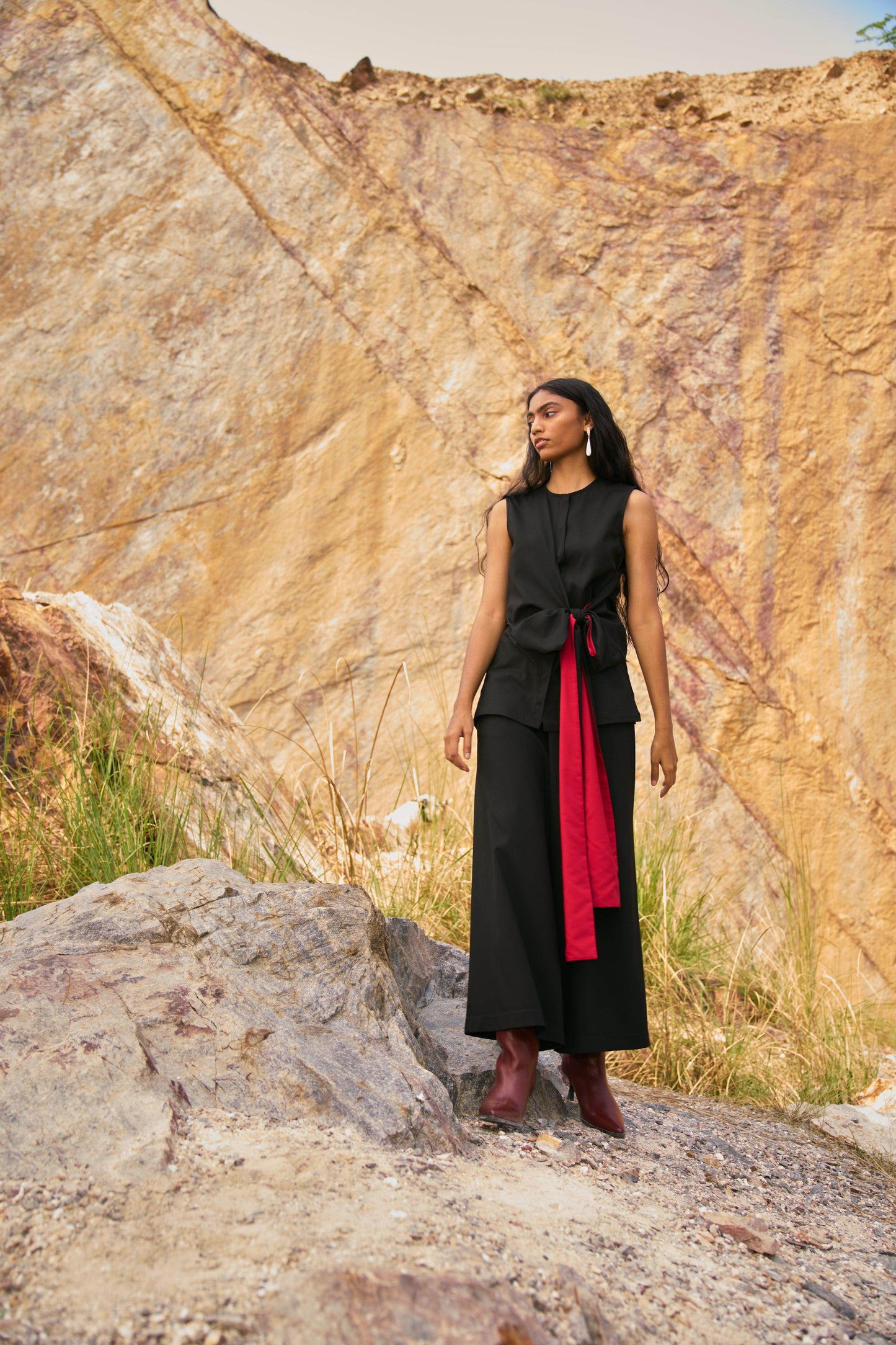 SIDE TIE SLEEVELESS PANT SUIT - dash and dot