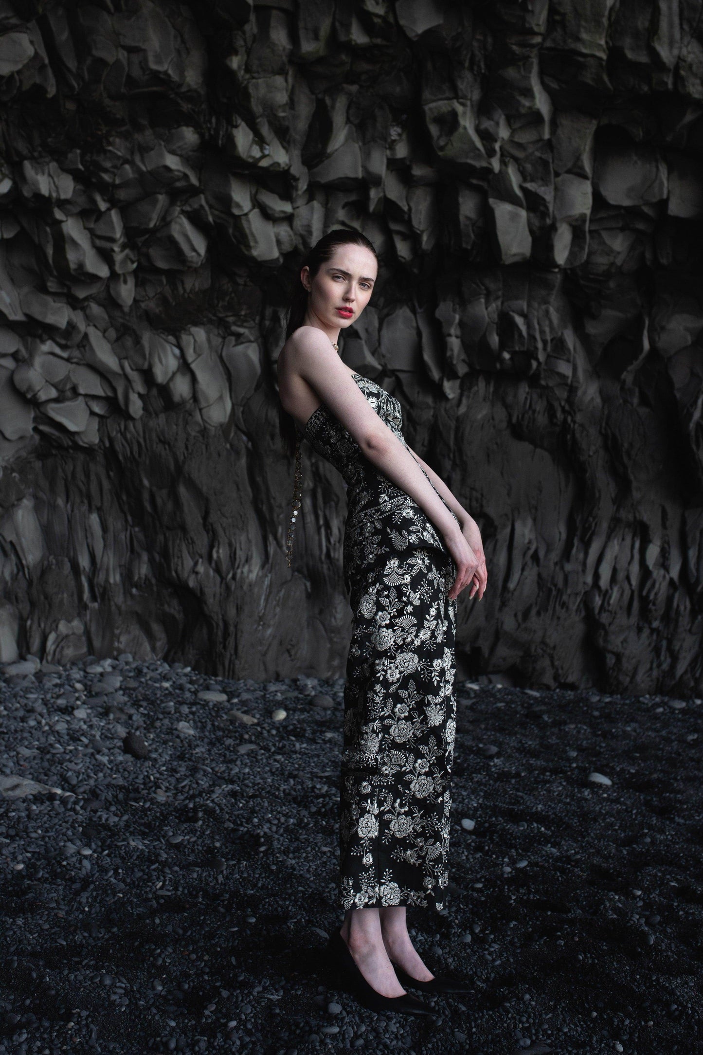 METALLIC EMBROIDERED WIDE LEGGED PANT - dash and dot