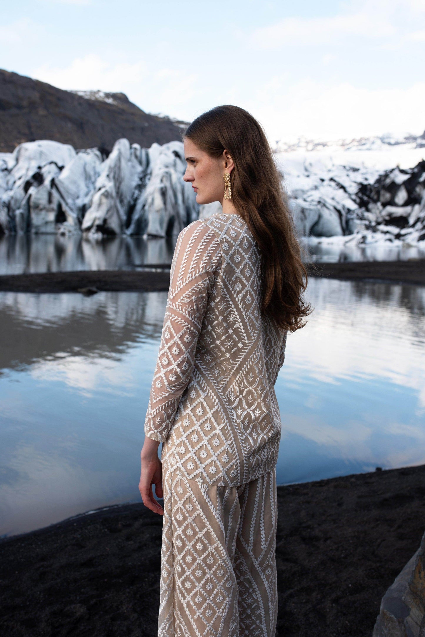 WHITE ON NUDE EMRBOIDERED V-NECK TOP - dash and dot