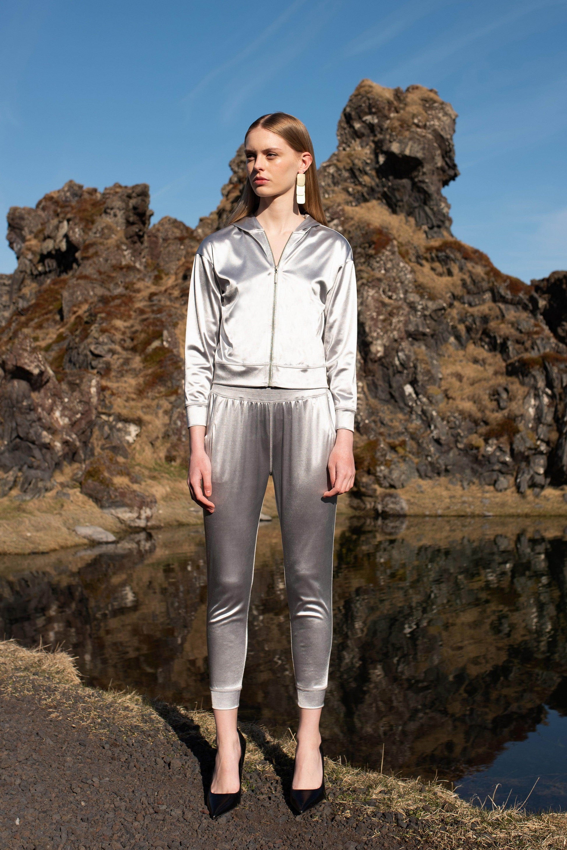 SILVER JOGGER - dash and dot