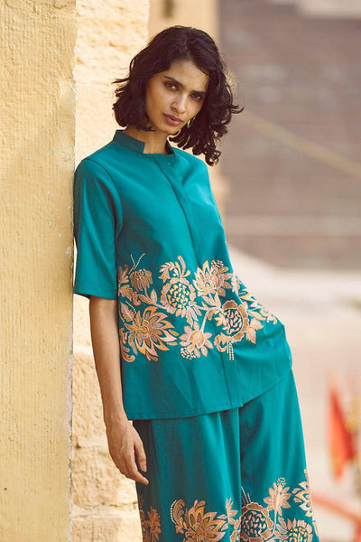 PLACEMENT EMBROIDERED SHIRT - dash and dot