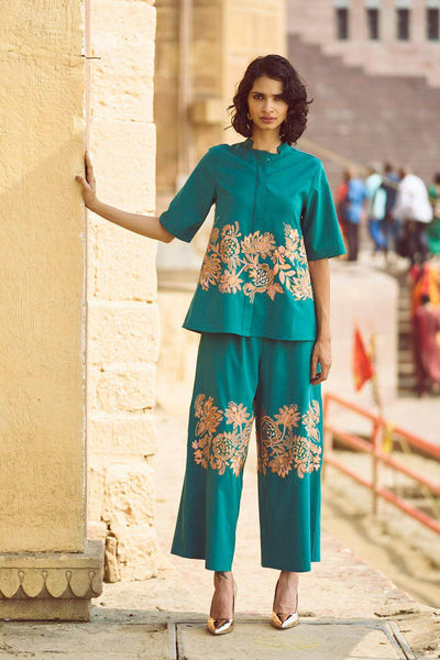 PLACEMENT EMBROIDERED SET - dash and dot