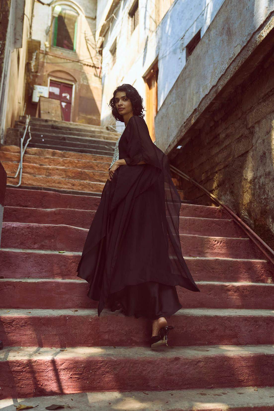 SHELL EMBROIDERED ORGANZA CAPE - dash and dot