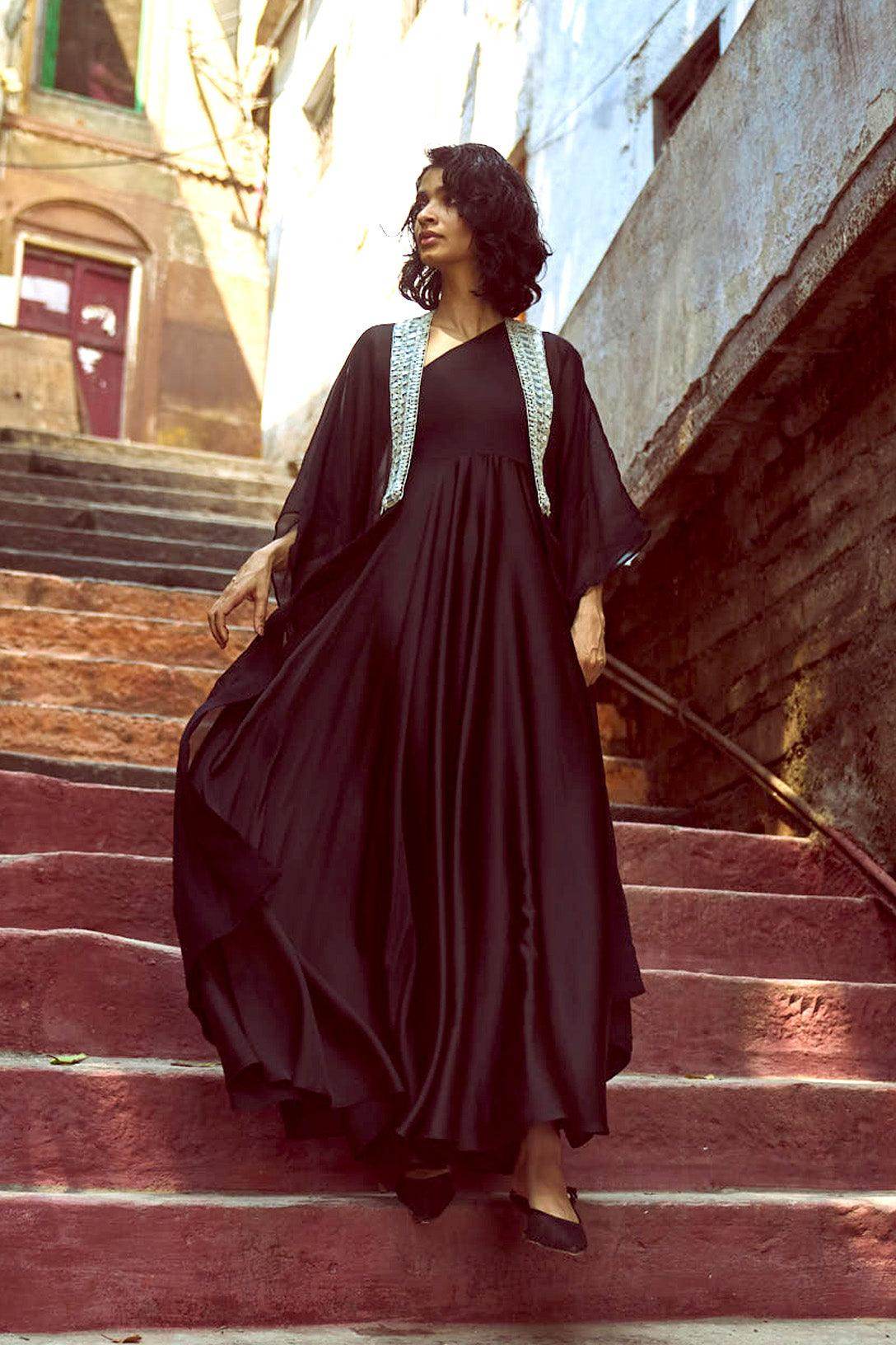 SHELL EMBROIDERED ORGANZA CAPE - dash and dot