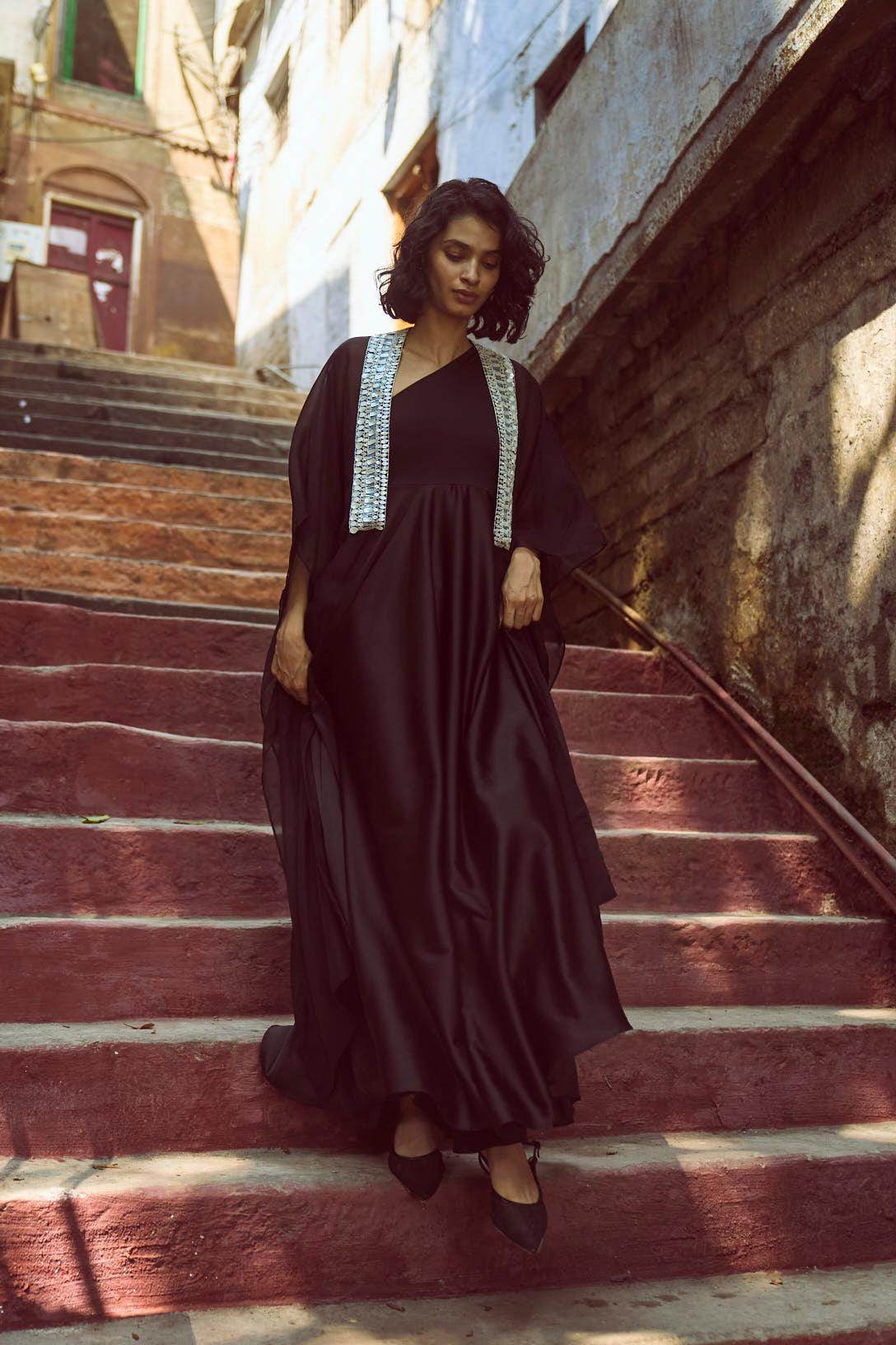 SHELL EMBROIDERED ORGANZA CAPE - dash and dot