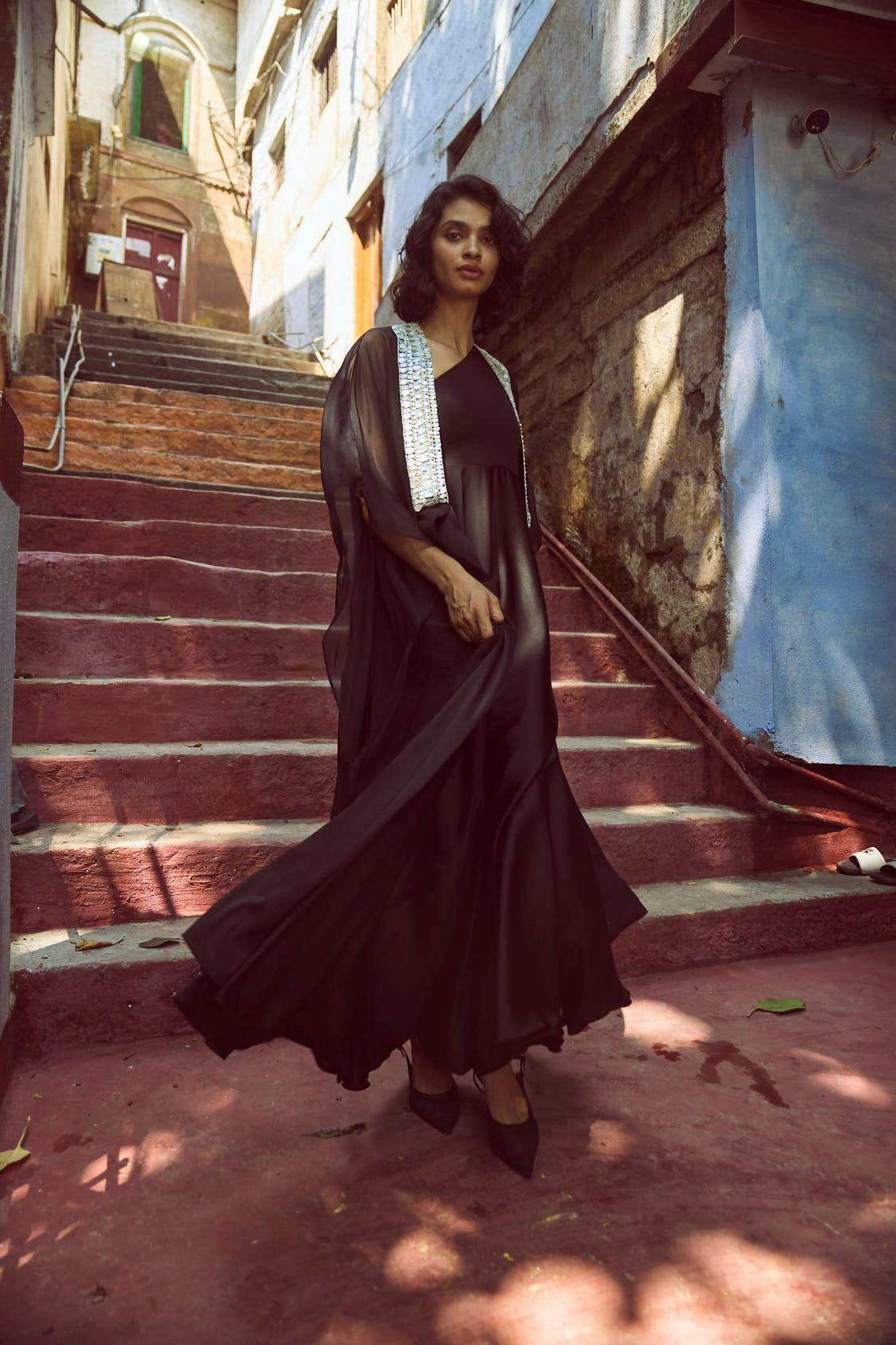 SHELL EMBROIDERED ORGANZA CAPE - dash and dot