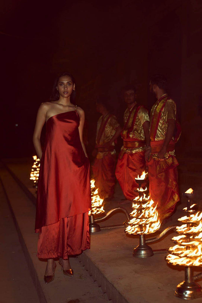 ONE SHOULDER CHAIN AND FLARE TOP - dash and dot dash and dot