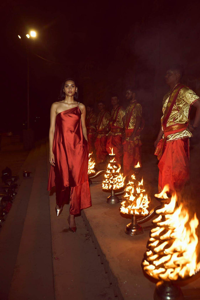 ONE SHOULDER CHAIN AND FLARE TOP - dash and dot dash and dot